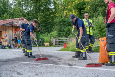 Schwerer Motorradunfall fordert zwei Verletzte - Feuerwehr, Notarzthubschrauber und Polizei im Einsatz DSC-6288.jpg