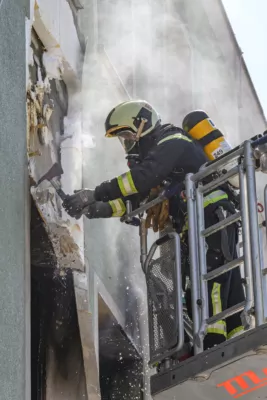 Brand in einem Geschäftsgebäude in Linz-Ebelsberg TEAM-2024072610516297-014.jpg