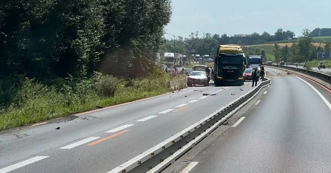 Titelbild: Verkehrsunfall auf der A8 in Fahrtrichtung Suben