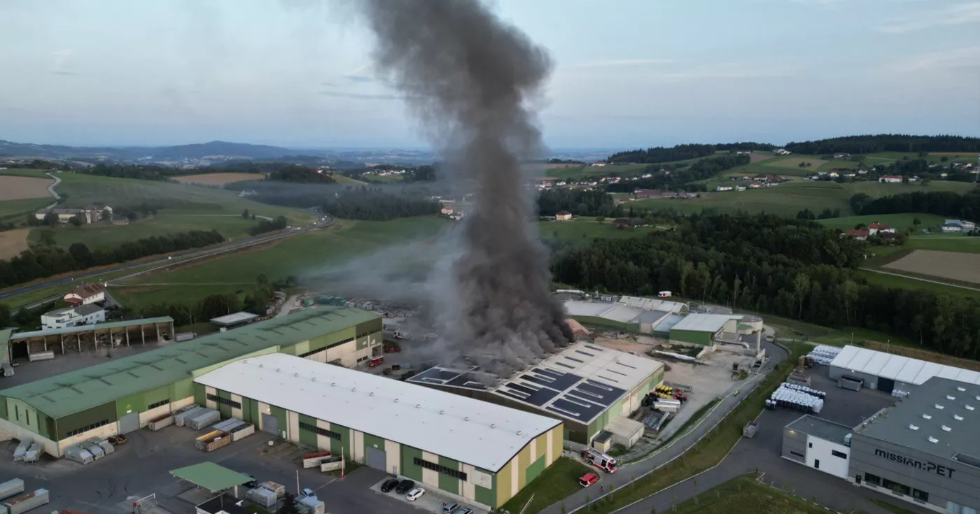 Brand auf Industriegelände in Gerling