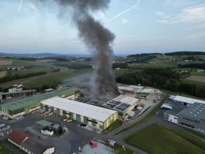 Brand auf Industriegelände in Gerling 2024-07-31-20-25-14.jpg