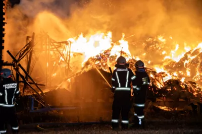 22 Feuerwehren bei Großbrand im Bezirk Perg im Einsatz BRANDSTAETTER-20240801-103.jpg