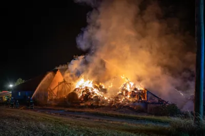 22 Feuerwehren bei Großbrand im Bezirk Perg im Einsatz BRANDSTAETTER-20240801-110.jpg