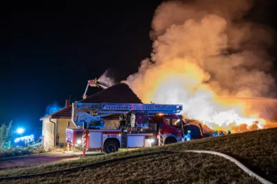 22 Feuerwehren bei Großbrand im Bezirk Perg im Einsatz BRANDSTAETTER-20240801-141.jpg