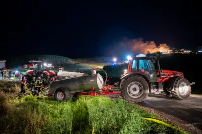 22 Feuerwehren bei Großbrand im Bezirk Perg im Einsatz BRANDSTAETTER-20240801-167.jpg