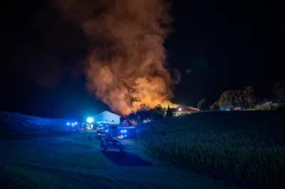 22 Feuerwehren bei Großbrand im Bezirk Perg im Einsatz BRANDSTAETTER-20240801-40.jpg