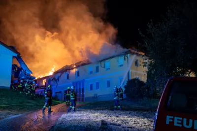 22 Feuerwehren bei Großbrand im Bezirk Perg im Einsatz BRANDSTAETTER-20240801-45.jpg