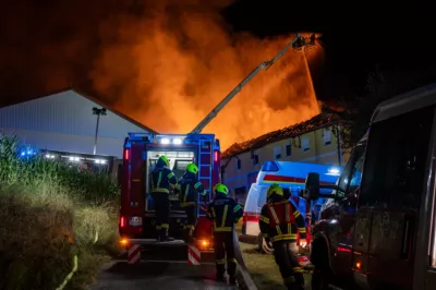 22 Feuerwehren bei Großbrand im Bezirk Perg im Einsatz BRANDSTAETTER-20240801-63.jpg