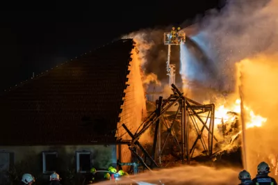 22 Feuerwehren bei Großbrand im Bezirk Perg im Einsatz BRANDSTAETTER-20240801-75.jpg