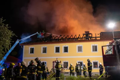 22 Feuerwehren bei Großbrand im Bezirk Perg im Einsatz BRANDSTAETTER-20240801-92.jpg