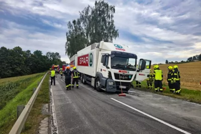 PKW-Lenker prallte gegen LKW – 1 Schwerverletzter TEAM-202408010922-002.jpg