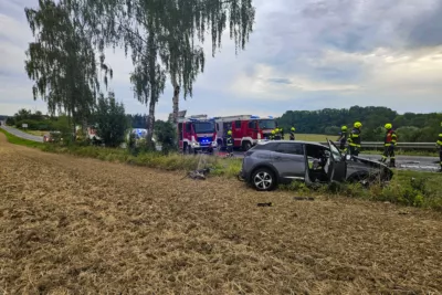 PKW-Lenker prallte gegen LKW – 1 Schwerverletzter TEAM-202408010922-003.jpg