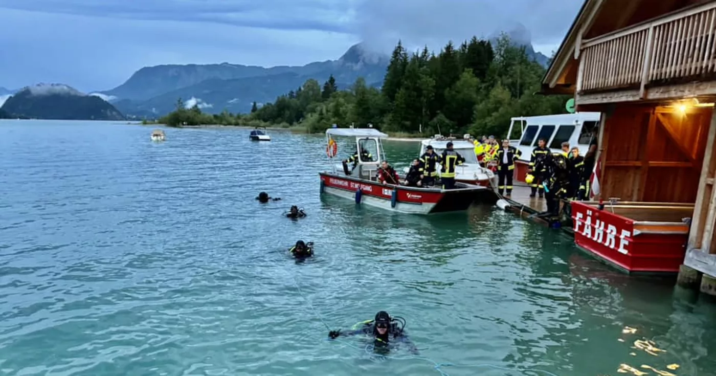 Titelbild: Wolfgangsee: Tödlicher Badeunfall führt zu Taucheinsatz und Suchaktion