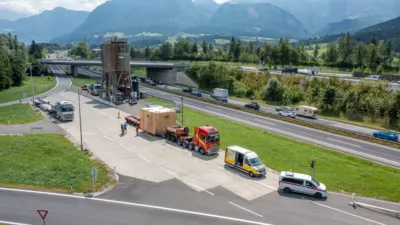 Defekter Schwertransport blockierte A9 zwischen St. Pankraz und Windischgarsten DJI-0924.jpg