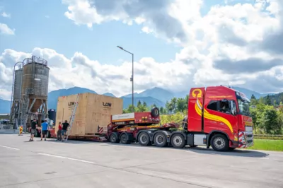 Defekter Schwertransport blockierte A9 zwischen St. Pankraz und Windischgarsten DSC-6625.jpg