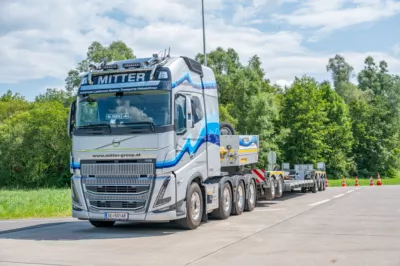 Defekter Schwertransport blockierte A9 zwischen St. Pankraz und Windischgarsten DSC-6629.jpg