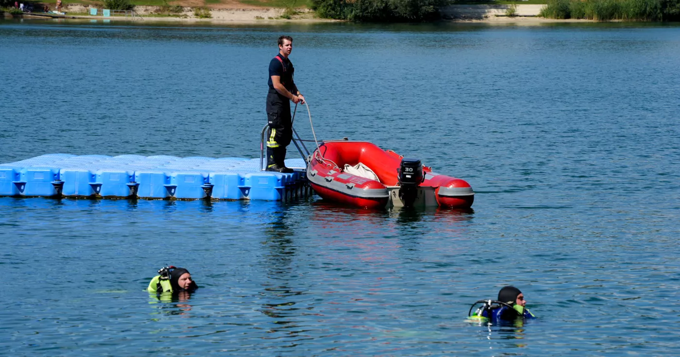 Titelbild: Pleschinger See - Intensiver Sucheinsatz nach vermeintlichem Schwimmer vorerst ergebnislos