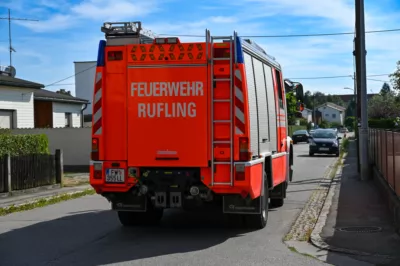 Brand auf Terrasse im leondinger Stadteil Hart rief Feuerwehr sowie Polizei und Rettungsdienst auf den Plan DSC-4116.jpg