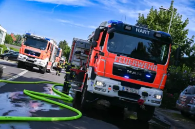 Brand auf Terrasse im leondinger Stadteil Hart rief Feuerwehr sowie Polizei und Rettungsdienst auf den Plan DSC-4140.jpg