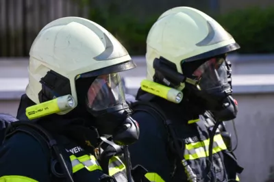 Brand auf Terrasse im leondinger Stadteil Hart rief Feuerwehr sowie Polizei und Rettungsdienst auf den Plan DSC-4161.jpg