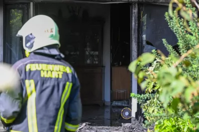 Brand auf Terrasse im leondinger Stadteil Hart rief Feuerwehr sowie Polizei und Rettungsdienst auf den Plan DSC-4199.jpg