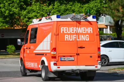 Brand auf Terrasse im leondinger Stadteil Hart rief Feuerwehr sowie Polizei und Rettungsdienst auf den Plan DSC-4255.jpg