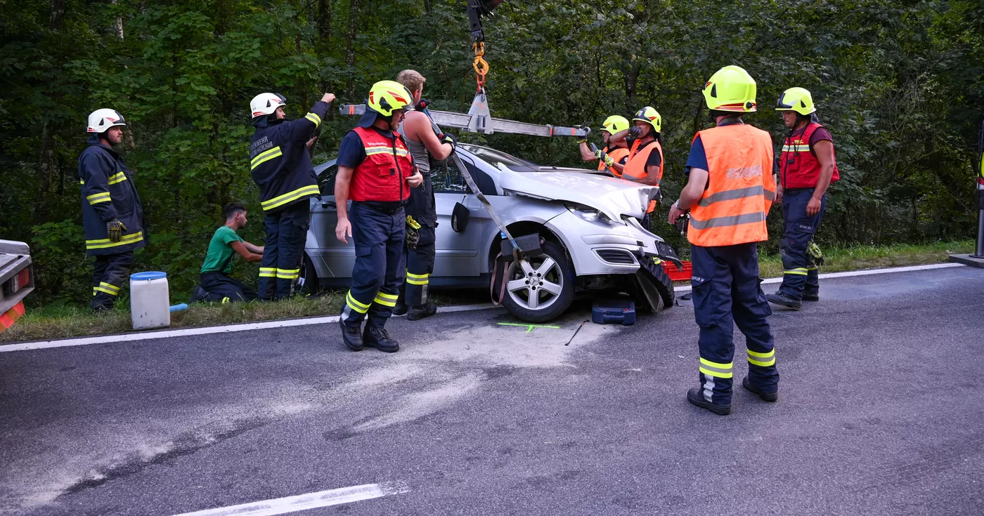 Titelbild: Alkoholisierter Lenker verursachte Unfall