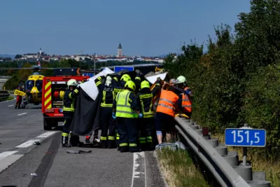 Verkehrsunfall auf der A1 - Vier Verletzte und erhebliche Verkehrsbehinderungen FOKE-2024081112068300-026.jpg