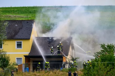 Brand einer Garage in Sankt Marien FOKE-2024081218008384-002.jpg