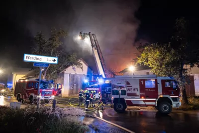 Vollbrand eines landwirtschaftlichen Nebengebäudes in Fraham BAYER-AB-020.jpg