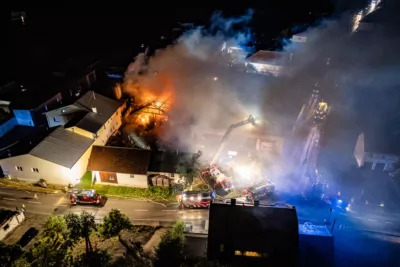 Vollbrand eines landwirtschaftlichen Nebengebäudes in Fraham BAYER-AB-022.jpg