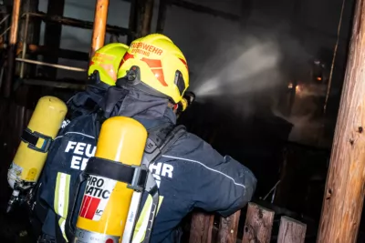 Vollbrand eines landwirtschaftlichen Nebengebäudes in Fraham BAYER-AB-026.jpg