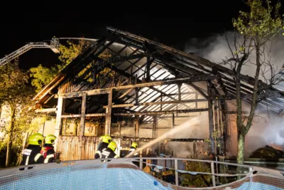 Vollbrand eines landwirtschaftlichen Nebengebäudes in Fraham BAYER-AB-029.jpg