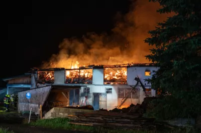 Brand auf landwirtschaftlichem Betrieb in Kefermarkt BRANDSTAETTER-20240813-22.jpg