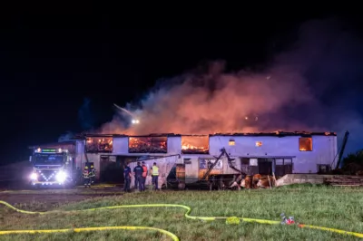 Brand auf landwirtschaftlichem Betrieb in Kefermarkt BRANDSTAETTER-20240813-49.jpg