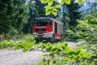 Tödlicher Lkwabsturz auf der Laudachseestraße in Gmunden Z81-9275.jpg