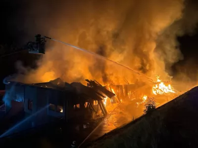 Alarmstufe Drei bei Brand in einem Sägewerk in Peilstein im Mühlkreis - 13 Feuerwehren im Einsatz 5910992610372208069.jpg