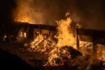 Alarmstufe Drei bei Brand in einem Sägewerk in Peilstein im Mühlkreis - 13 Feuerwehren im Einsatz A7409540-2400.jpg