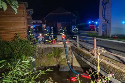 Alarmstufe Drei bei Brand in einem Sägewerk in Peilstein im Mühlkreis - 13 Feuerwehren im Einsatz A7409581-2400.jpg