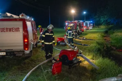 Alarmstufe Drei bei Brand in einem Sägewerk in Peilstein im Mühlkreis - 13 Feuerwehren im Einsatz A7409582-2400.jpg