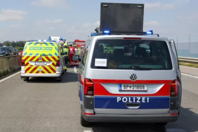 Verkehrsunfall auf der Westautobahn: 4 Fahrzeuge und 13 Personen beteiligt foke-109425.jpg