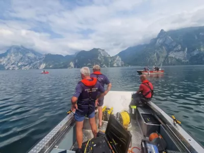 Feuerwehr und Wasserrettung bergen vermissten Taucher feuerwehrtaucher2.jpg