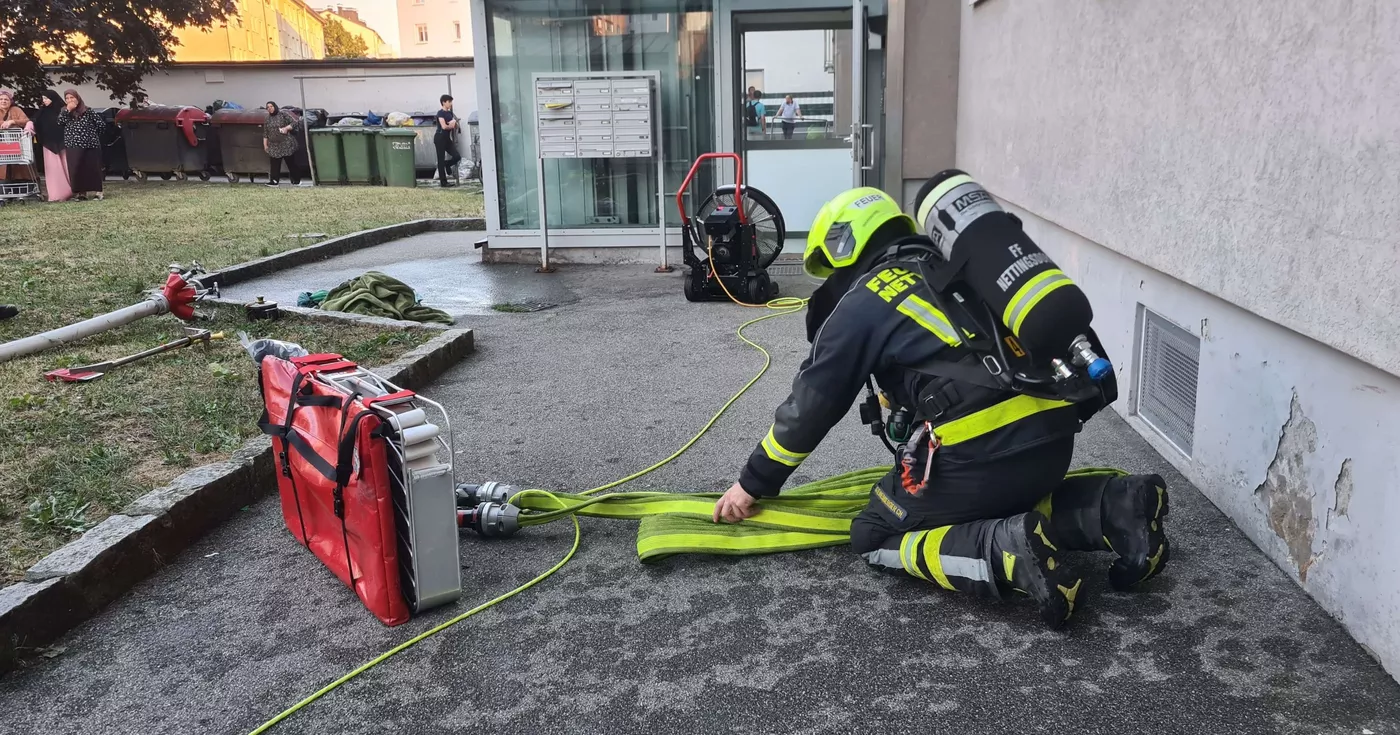 Titelbild: Küchenbrand in Haid rasch unter Kontrolle gebracht