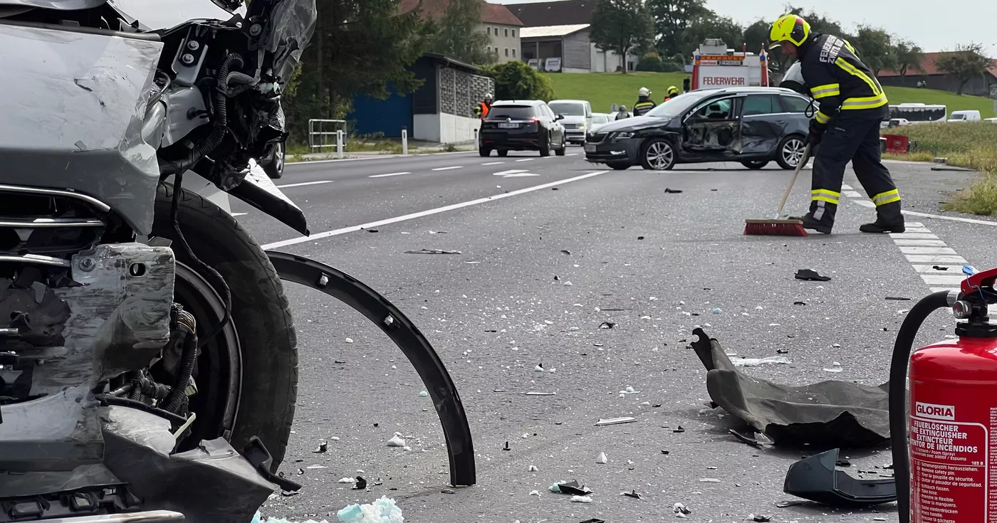 Titelbild: Verkehrsunfall mit zwei Beteiligten auf der B126