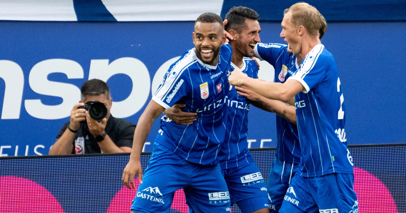 Titelbild: Admiral Bundesliga - FC Blau-Weiß Linz gegen SK Rapid