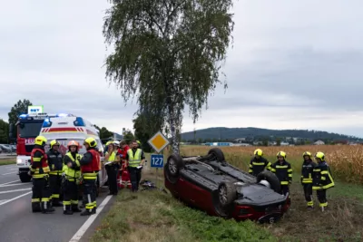 Schwerer Verkehrsunfall in Walding fordert eine verletzte Person A7409768-2400.jpg