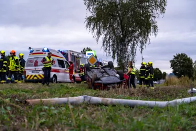 Schwerer Verkehrsunfall in Walding fordert eine verletzte Person A7409779-2400.jpg