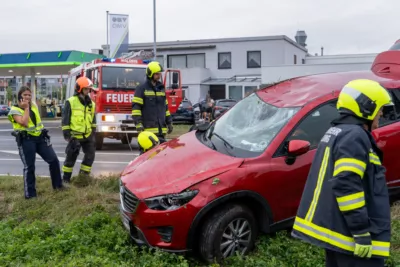 Schwerer Verkehrsunfall in Walding fordert eine verletzte Person A7409789-2400.jpg