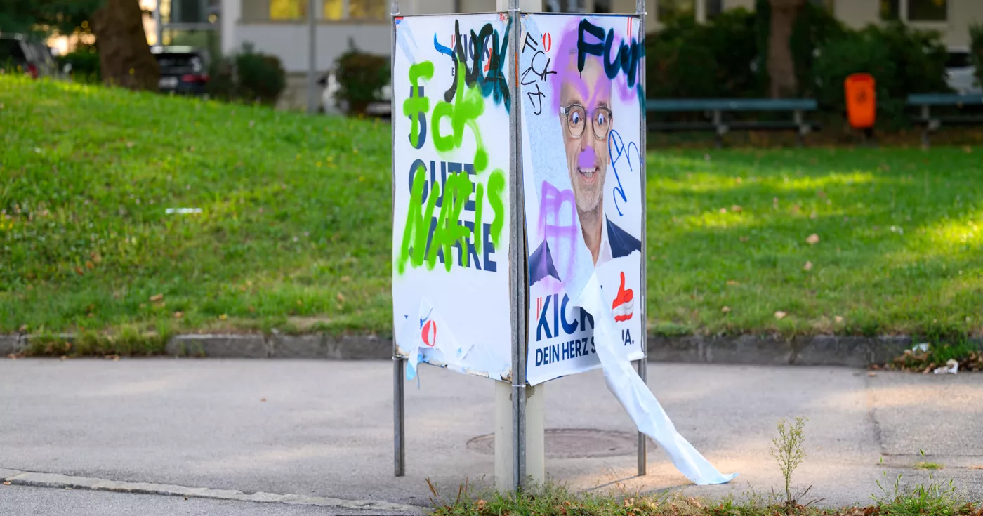 Zahlreiche Wahlplakate mutwillig zerstört