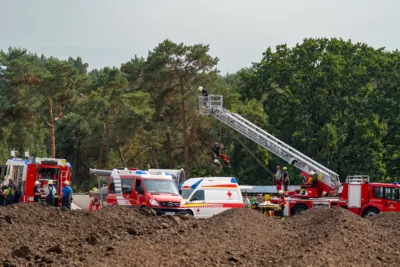 Personenrettung aus Wasserauffangbehälter in Veitsdorf A7409794-2400.jpg